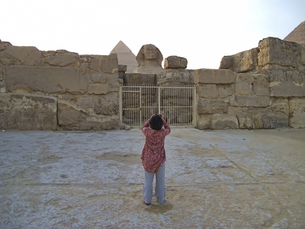 20111104 egypt 1254 giza sphinx photographer