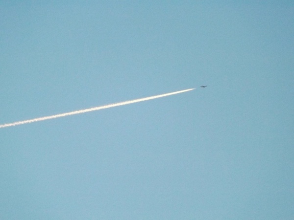 a jets chemtrail 
