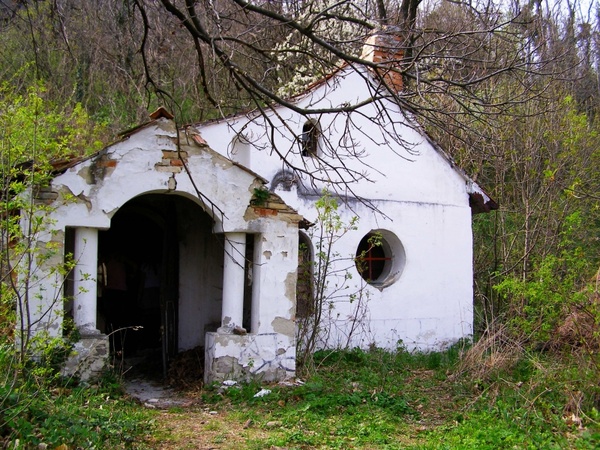 abandoned rom abandoned building