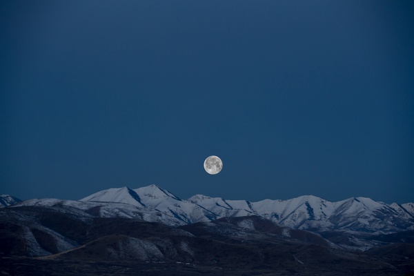 adventure arctic cold evening frozen full moon 
