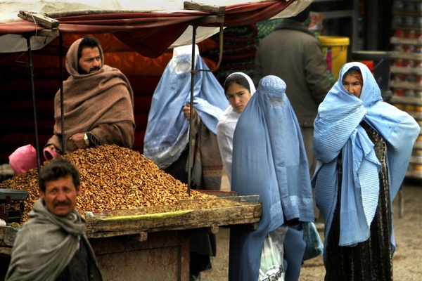 afghanistan women man