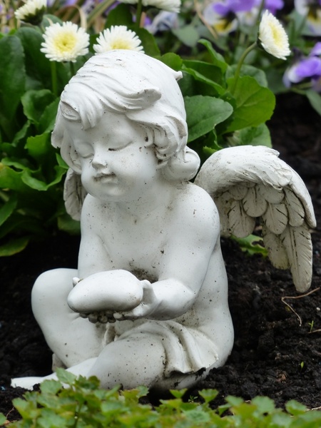 angel fig tomb figure