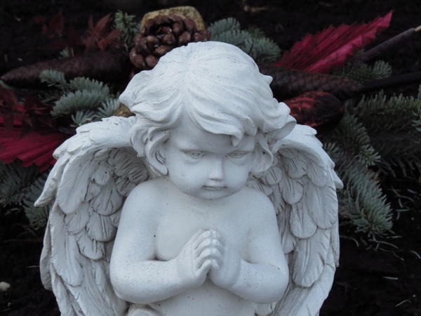 angel figure angel pray