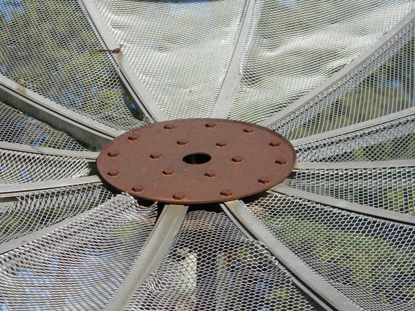 antenna rust iron