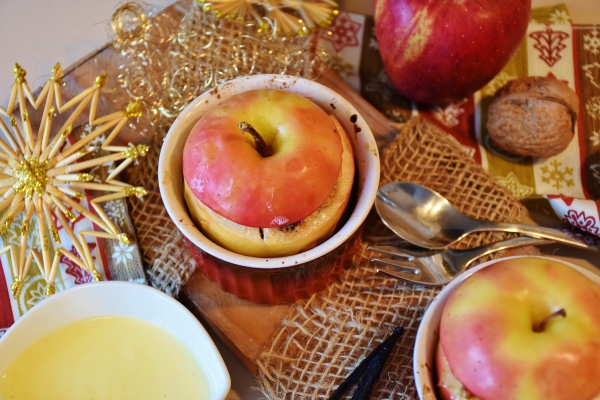 traditional cuisine with apple ingredient 