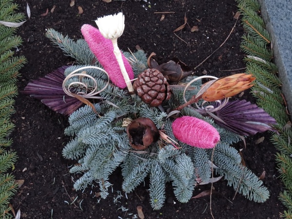 arrangement cemetery wreath