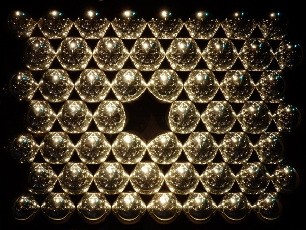 balls metal refraction