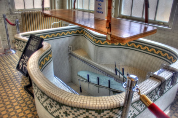 bathtub of bathhouse in hot springs arkansas