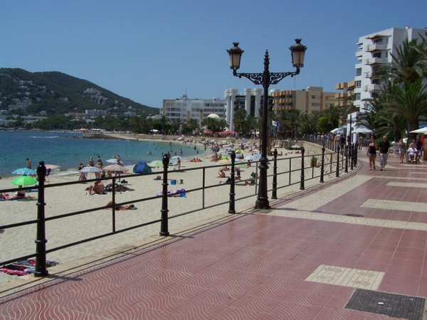 beach promenade 