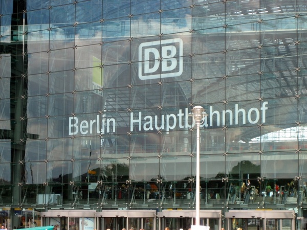 berlin central station glass facade