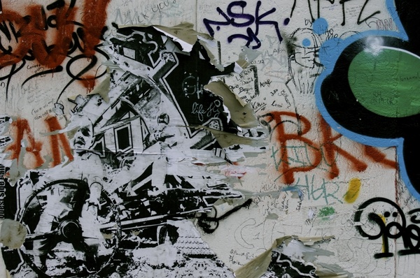 berlin wall sprayer grunge