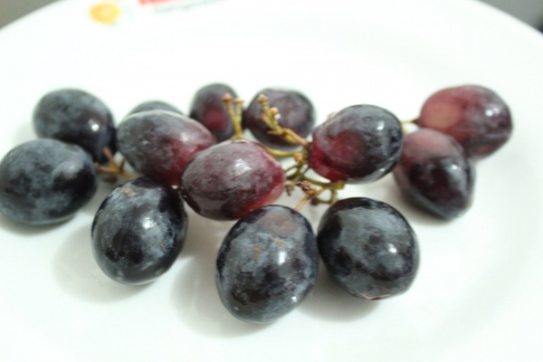 black grapes 2