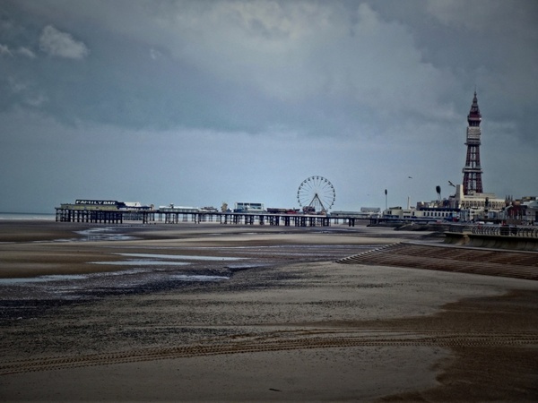 blackpool central pier and tower