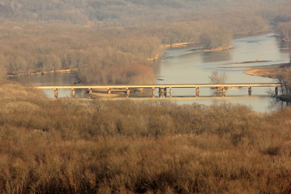 bridge across the mississippi at pikes peak state park iowa
