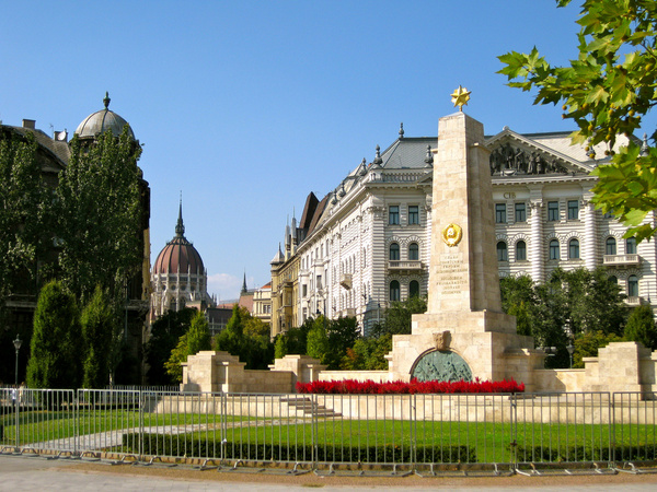 budapest szabadsag square 
