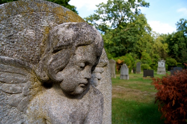cemetery mourning angel