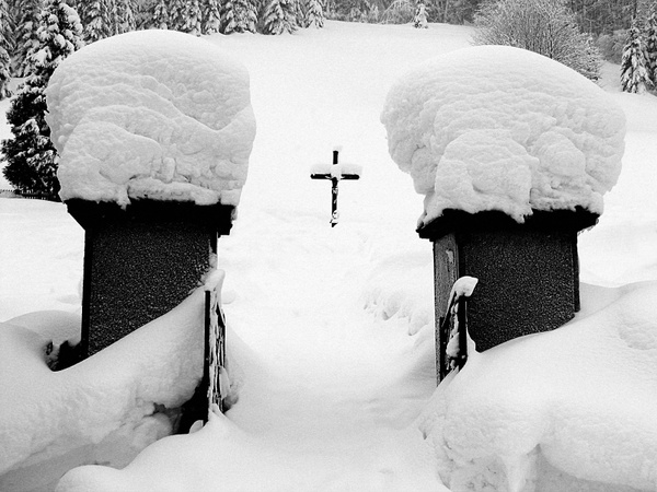 cemetery winter cross