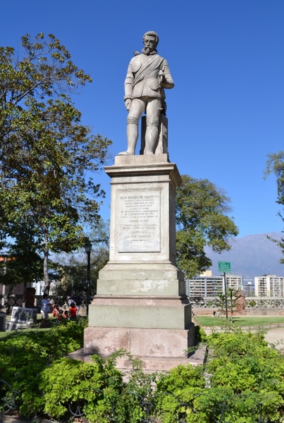 cerro santa lucia santiago statue