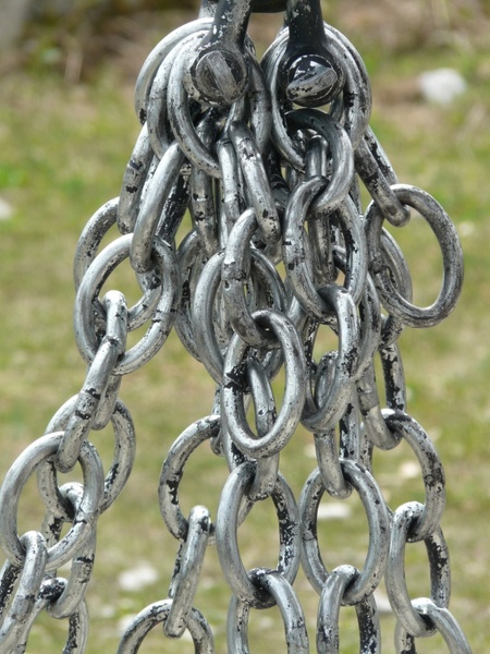 chain links of the chain iron