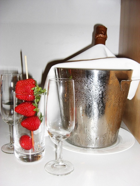 champagne with strawberries