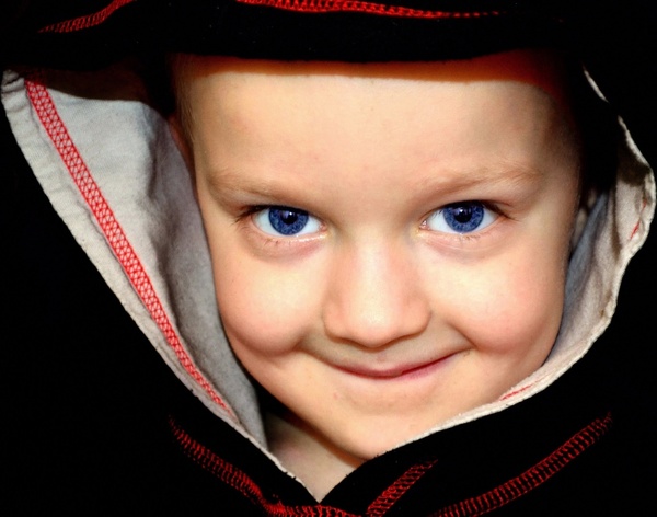 child with blue eyes