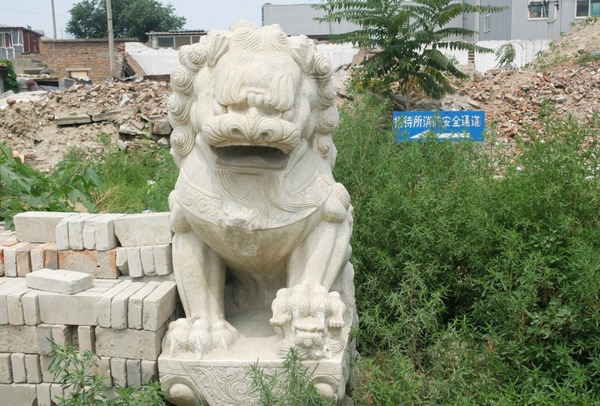 chinesestyle lion statue