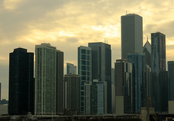 city skyline in chicago illinois
