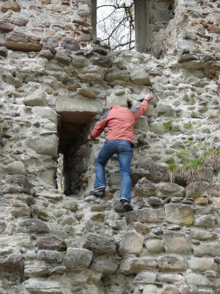 climb castle ruin 