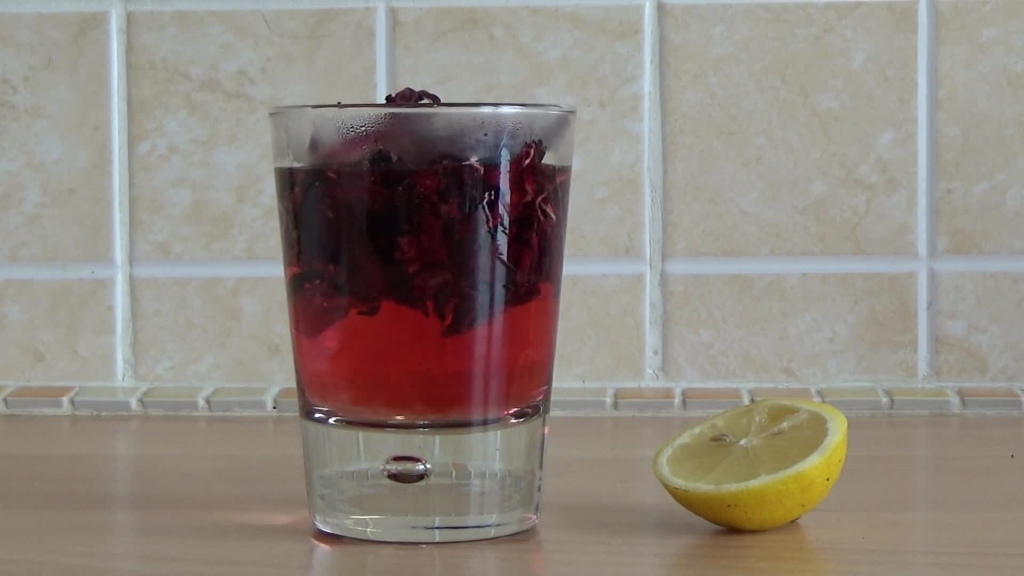 closeup of lemonade glass reaction experiment