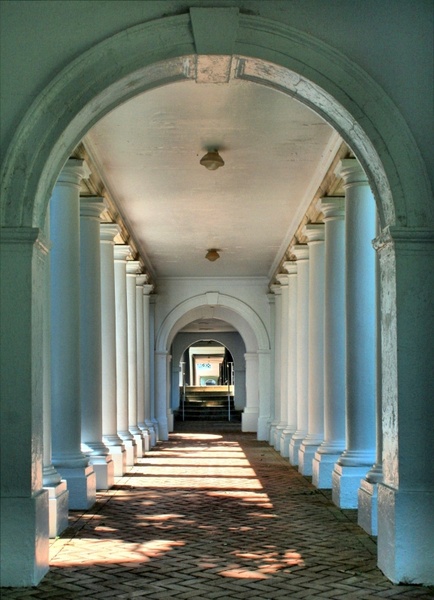 colonnade walkway breezeway