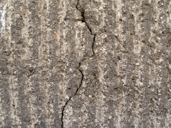 crack weathered wall