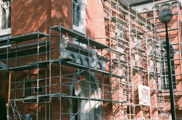 craftsmen scaffold building