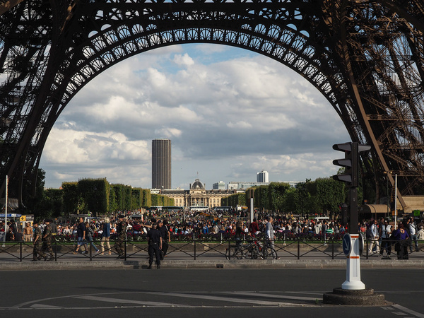 crowds waiting to climb the eiffel tower at 630 pm