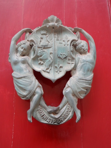 detail doorknocker coat of arms
