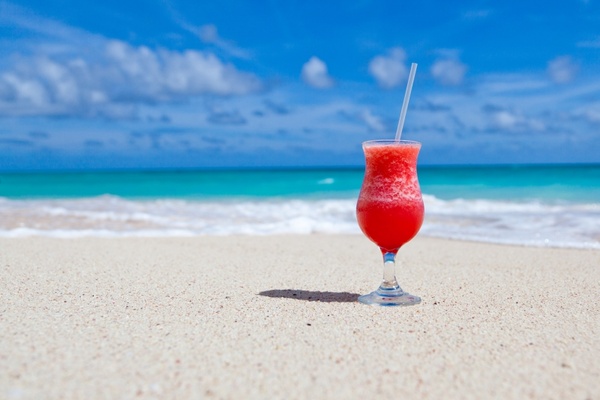 drink on beach 