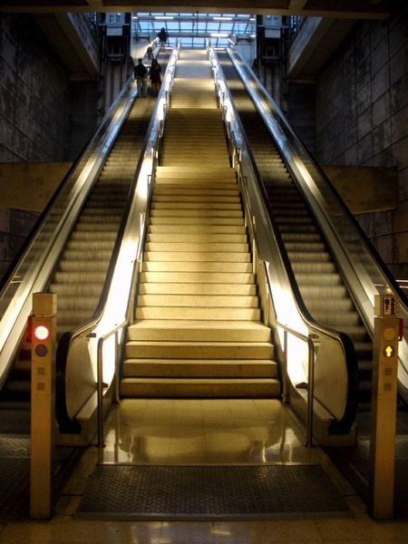 escalator moving machine