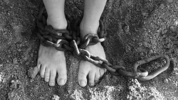 feet chains chain