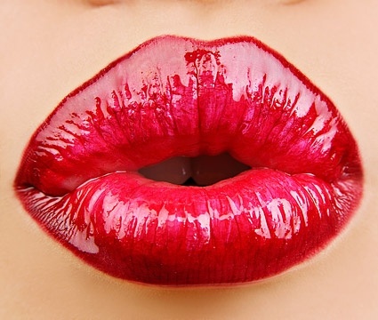 female sexy lip picture 3