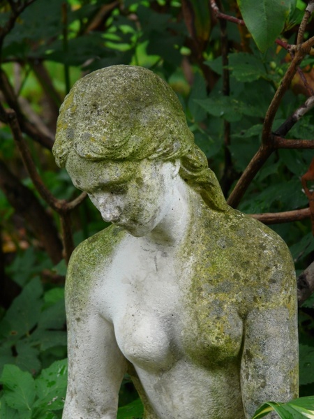 fig stone figure madonna