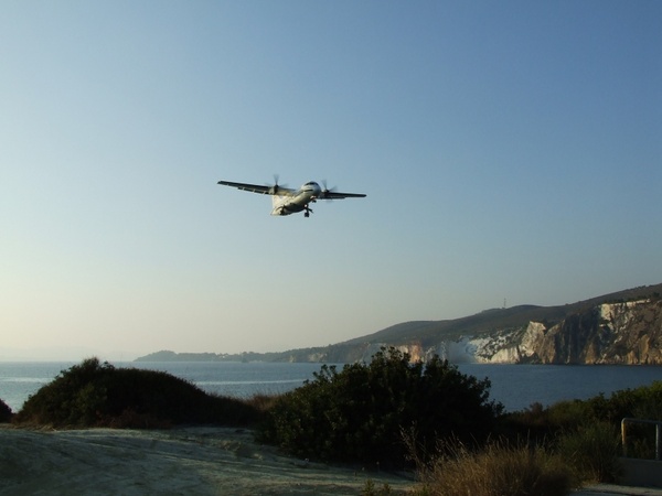 flight landing passenger aircraft