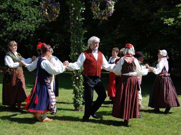 folkdancers dance dancing