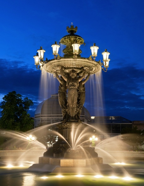 fountain water night