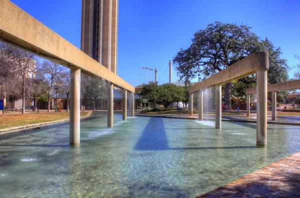 fountains near the tower in san antonio texas