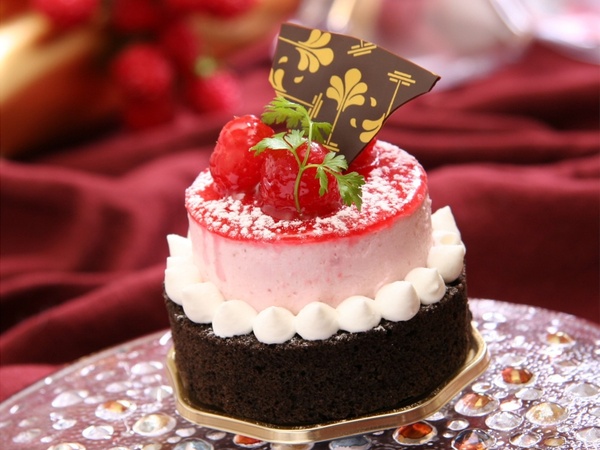 france confectionery raspberry cake