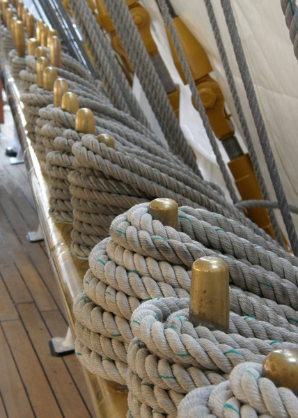 frigate sailing ropes