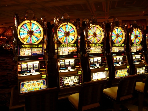 gambling machine one-armed bandit money