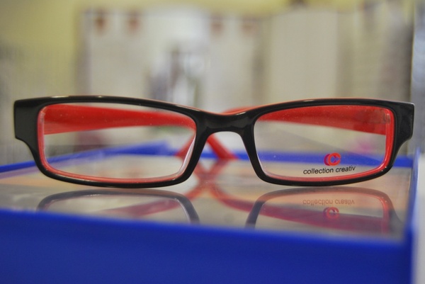 glasses in redblack
