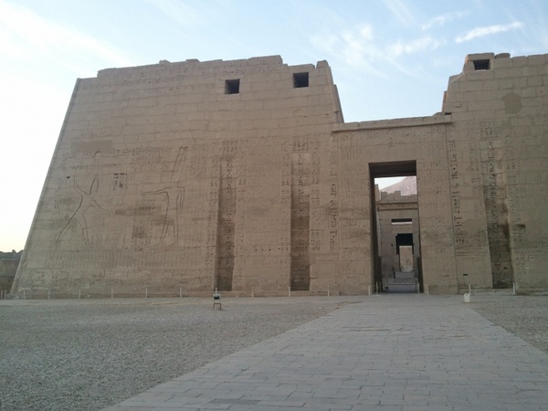 habu temple luxor pharaonic 