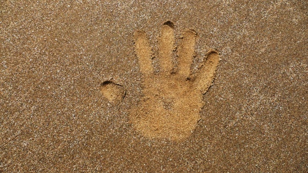 hand print sand 
