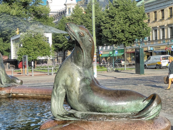 helsinki finland statue